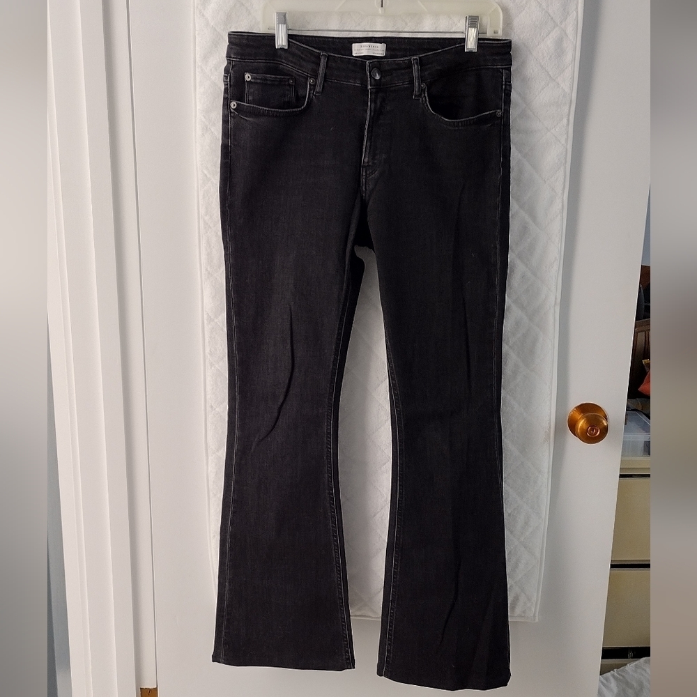 Zara women's flared denim black. EUC. size 12.